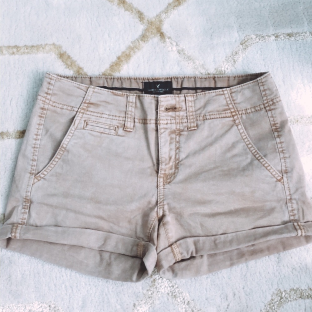 NWOT khaki shortie AE sz 2 tan
